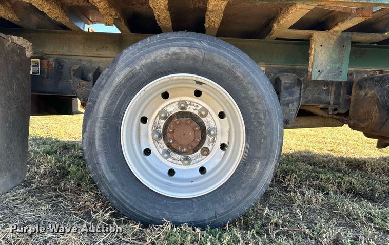 image for item ER8009 2008 Peterbilt 325 flatbed truck