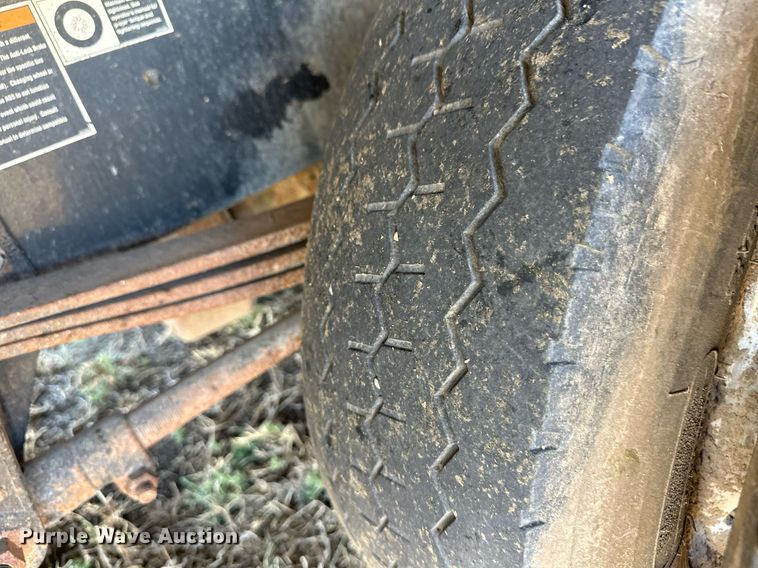 image for item ER8009 2008 Peterbilt 325 flatbed truck