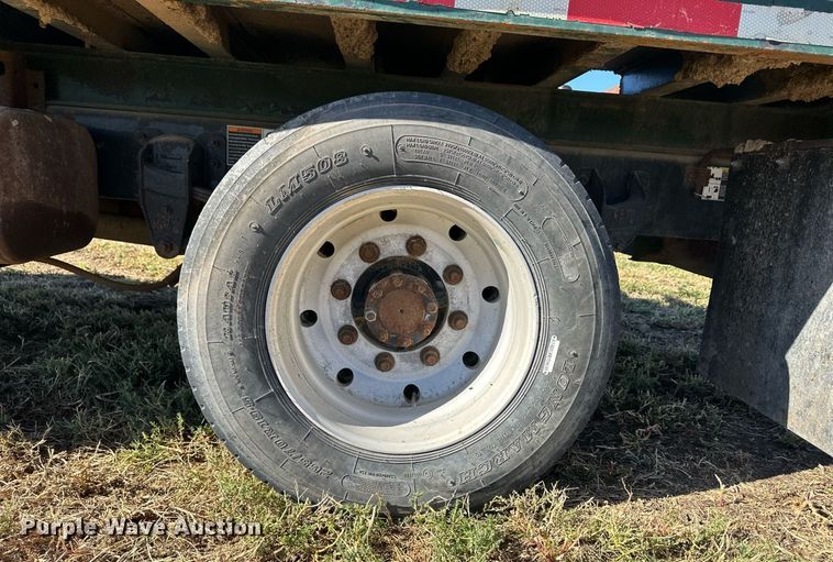 image for item ER8009 2008 Peterbilt 325 flatbed truck