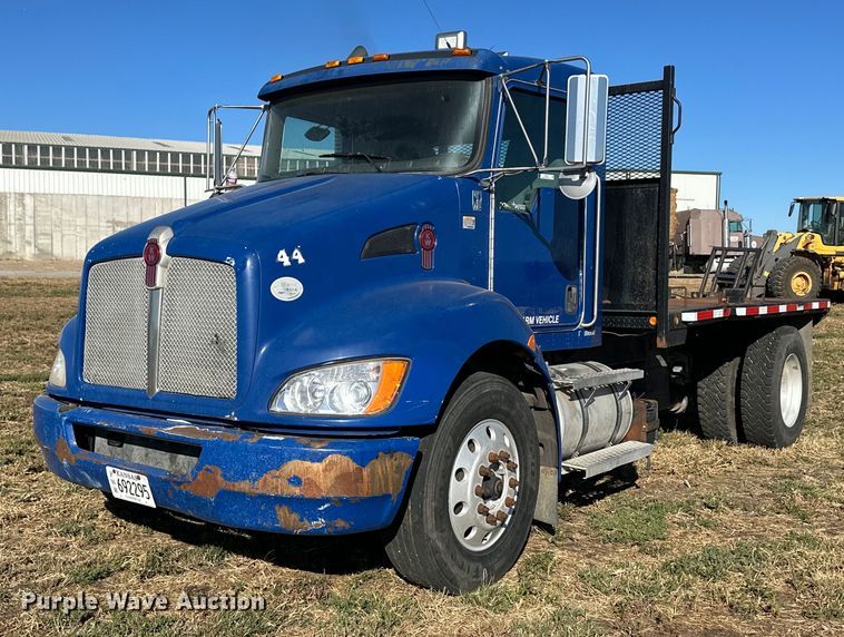 image for item ER8010 2009 Kenworth T270 flatbed truck