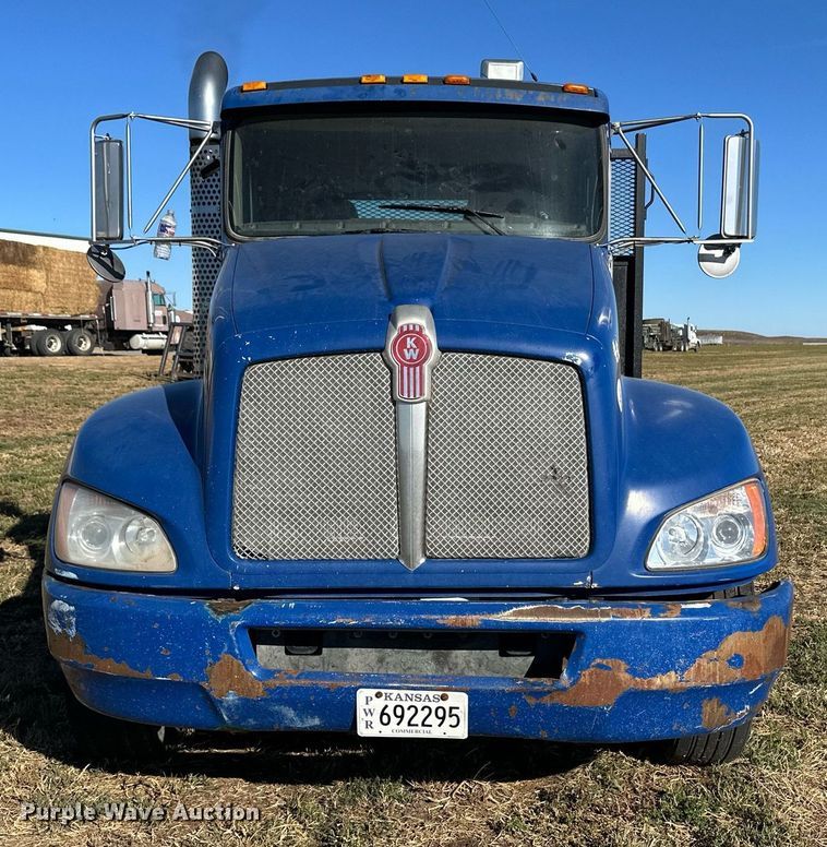 image for item ER8010 2009 Kenworth T270 flatbed truck