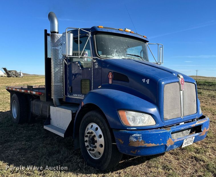 image for item ER8010 2009 Kenworth T270 flatbed truck