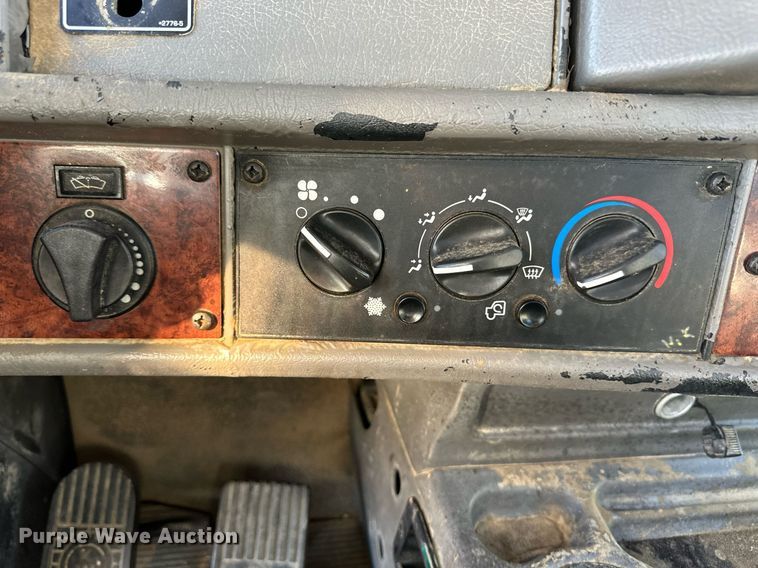 image for item ER8010 2009 Kenworth T270 flatbed truck