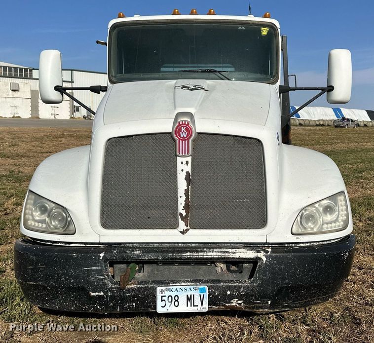 image for item ER8025 2009 Kenworth T370 flatbed truck