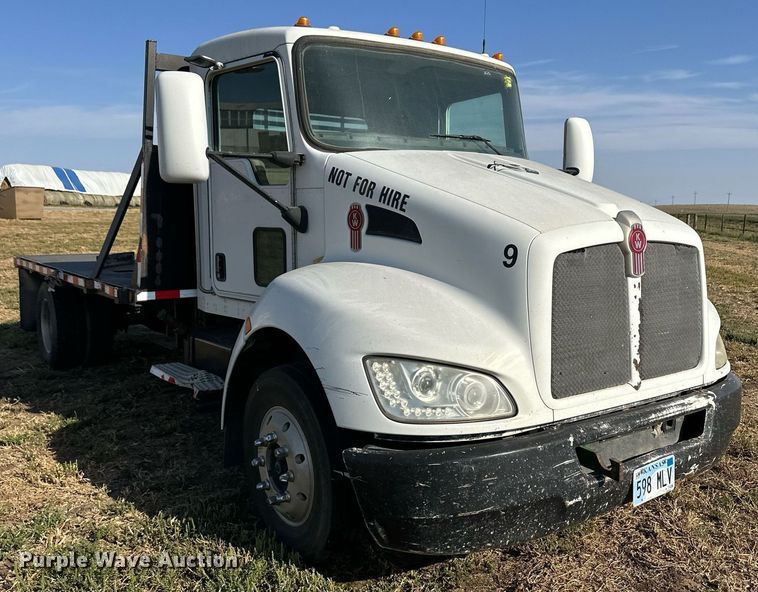 image for item ER8025 2009 Kenworth T370 flatbed truck