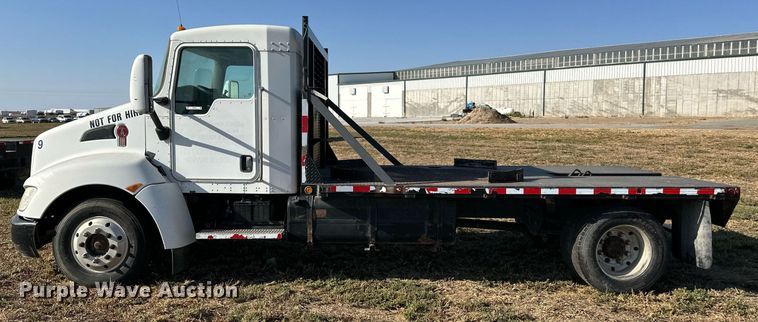 image for item ER8025 2009 Kenworth T370 flatbed truck
