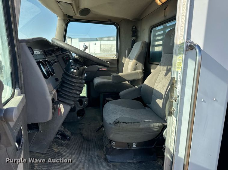 image for item ER8025 2009 Kenworth T370 flatbed truck