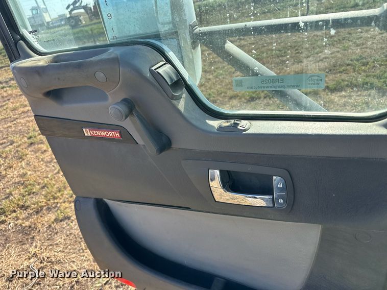 image for item ER8025 2009 Kenworth T370 flatbed truck