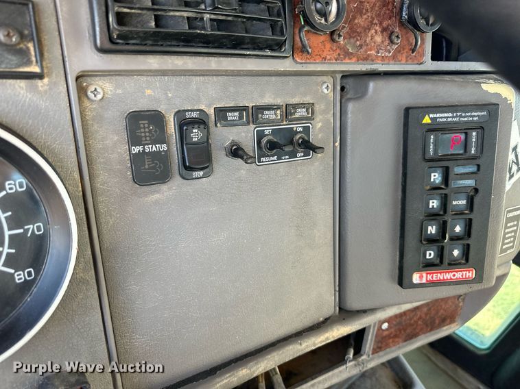 image for item ER8025 2009 Kenworth T370 flatbed truck