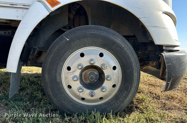 image for item ER8025 2009 Kenworth T370 flatbed truck