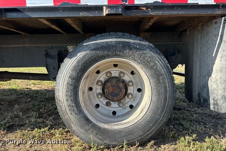 image for item ER8025 2009 Kenworth T370 flatbed truck