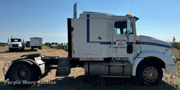 image for item IE9101 1998 International  9200 semi truck