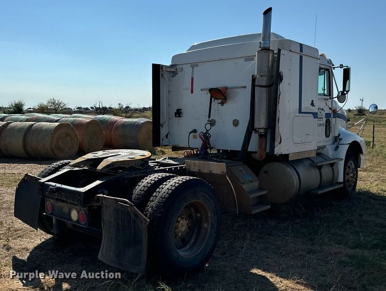 image for item IE9101 1998 International  9200 semi truck