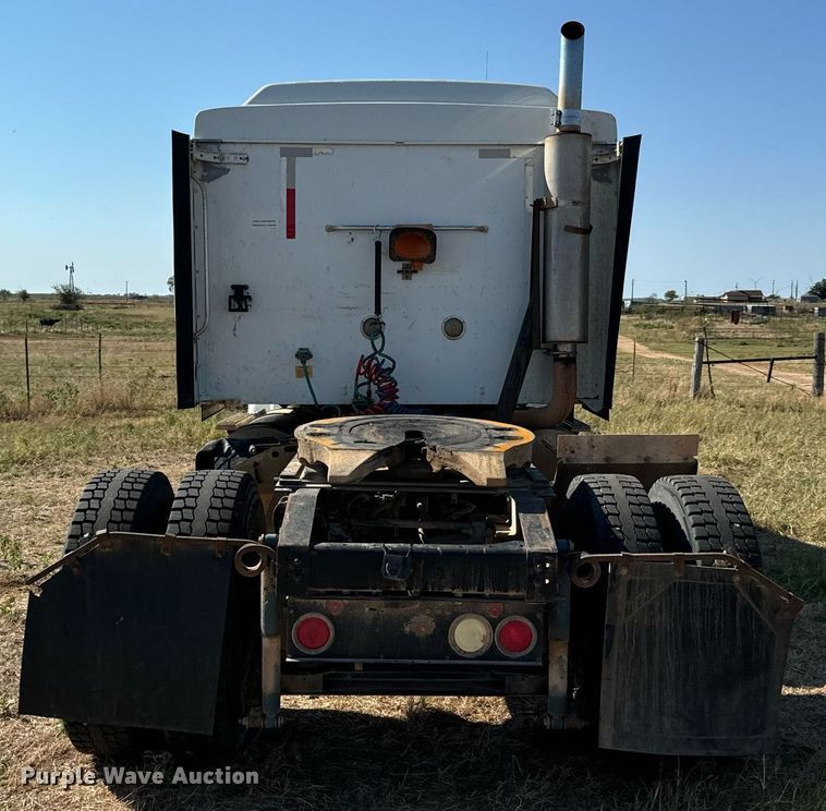 image for item IE9101 1998 International  9200 semi truck