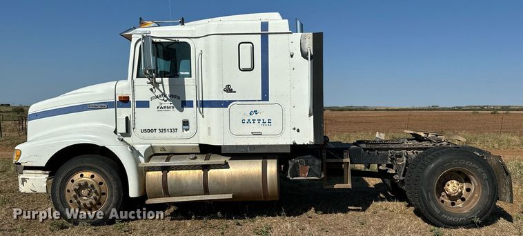 image for item IE9101 1998 International  9200 semi truck