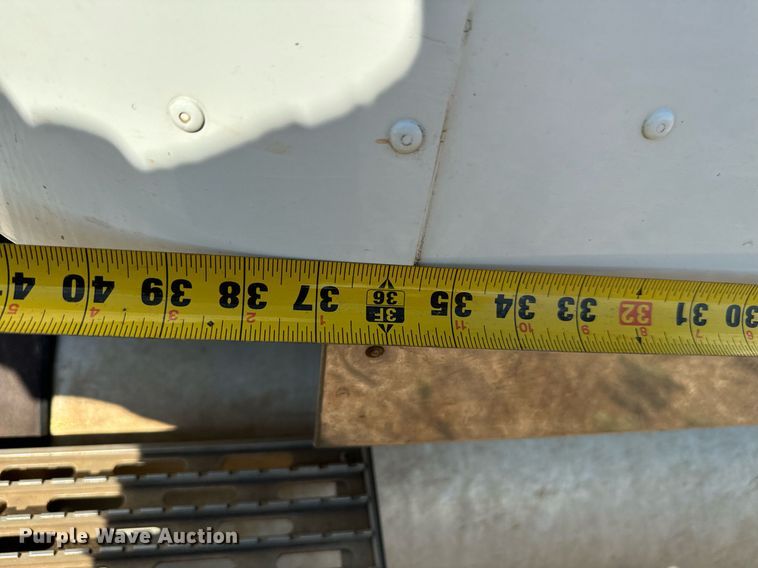 image for item IE9101 1998 International  9200 semi truck