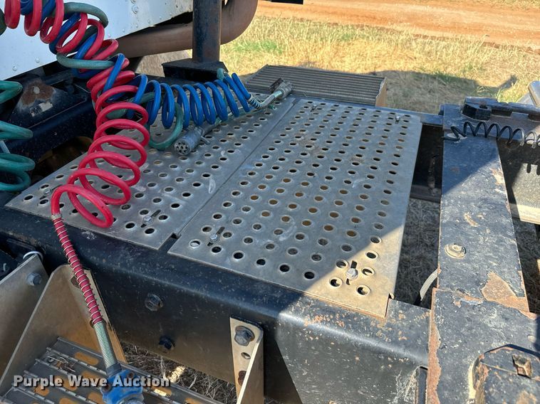 image for item IE9101 1998 International  9200 semi truck