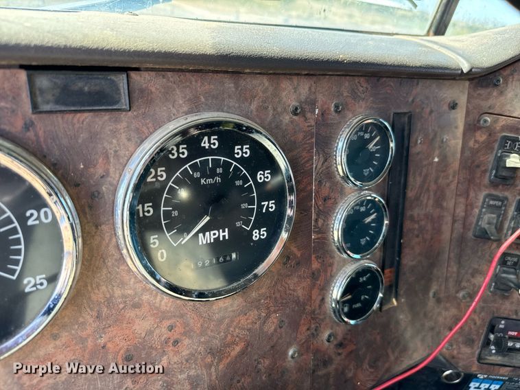 image for item IE9101 1998 International  9200 semi truck