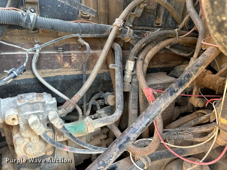 image for item IE9101 1998 International  9200 semi truck