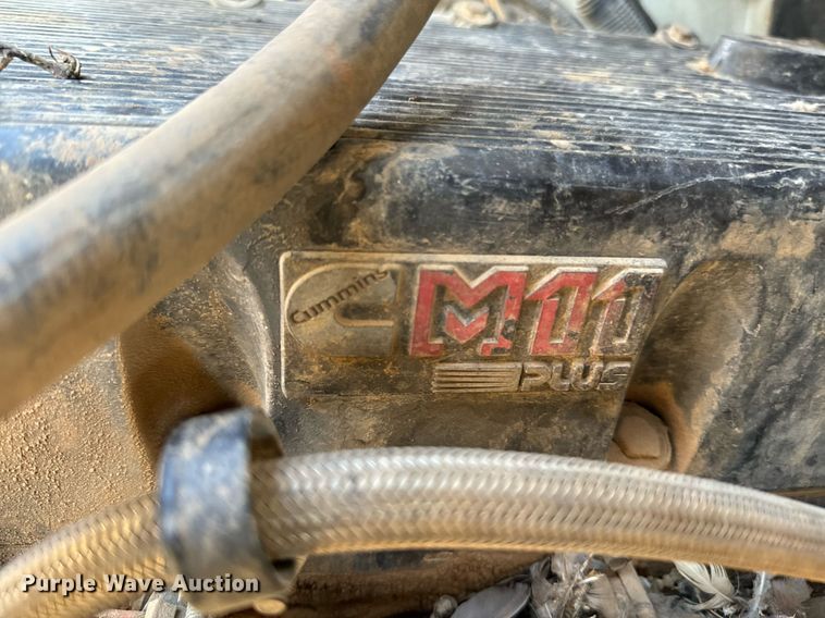 image for item IE9101 1998 International  9200 semi truck