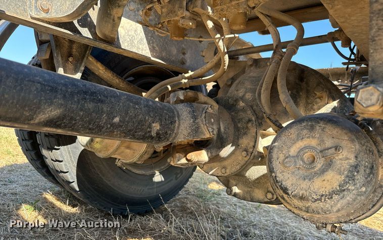 image for item IE9101 1998 International  9200 semi truck