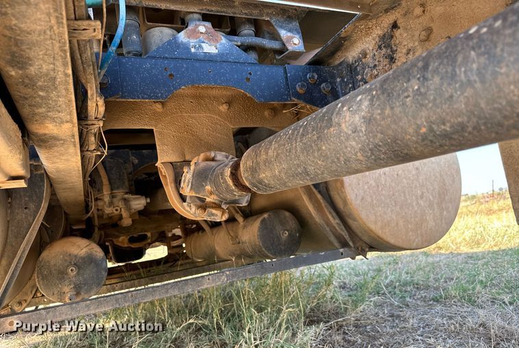 image for item IE9101 1998 International  9200 semi truck