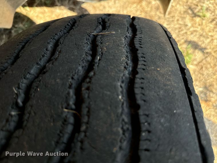 image for item IE9101 1998 International  9200 semi truck