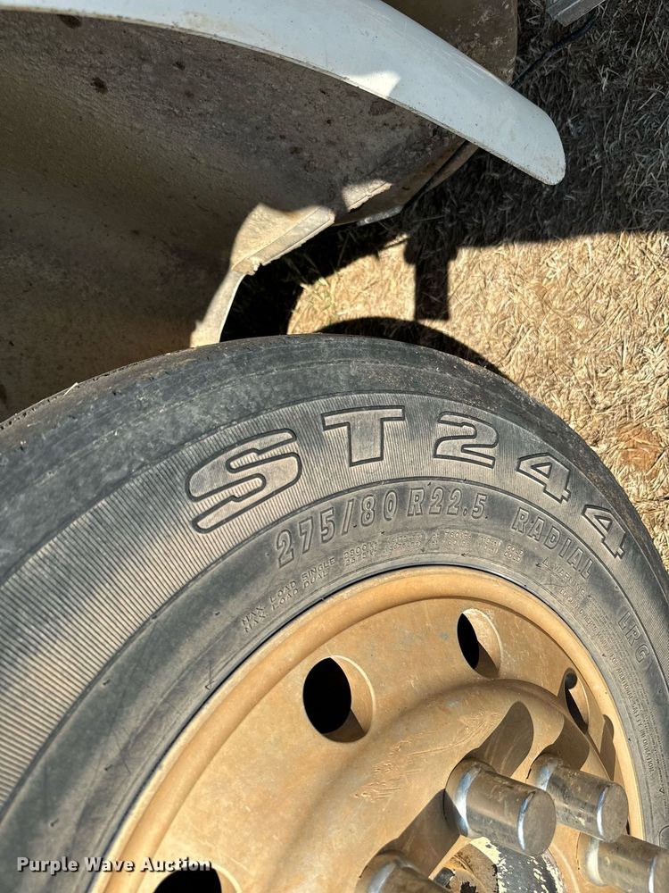 image for item IE9101 1998 International  9200 semi truck