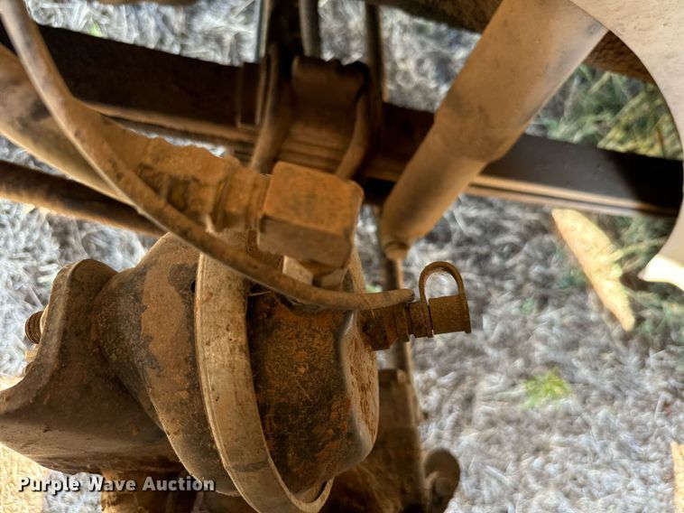 image for item IE9101 1998 International  9200 semi truck