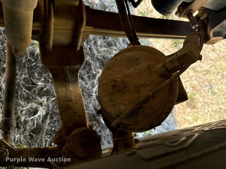 image for item IE9101 1998 International  9200 semi truck