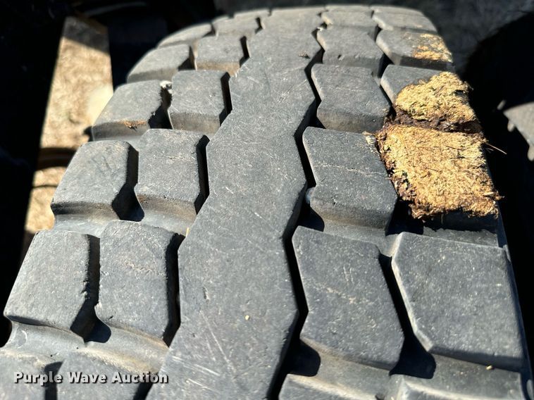 image for item IE9101 1998 International  9200 semi truck