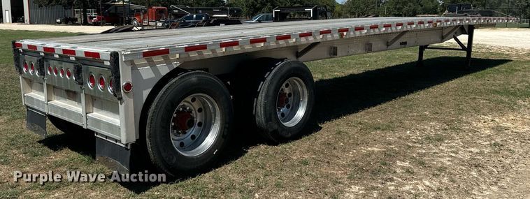 image for item IE9104 1998 Reitnouer  flatbed trailer