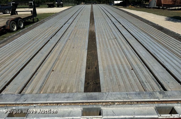 image for item IE9104 1998 Reitnouer  flatbed trailer