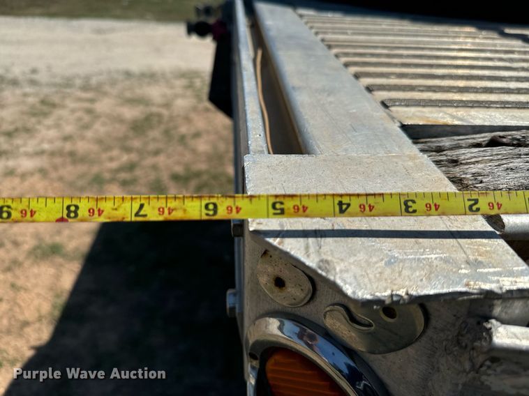 image for item IE9104 1998 Reitnouer  flatbed trailer