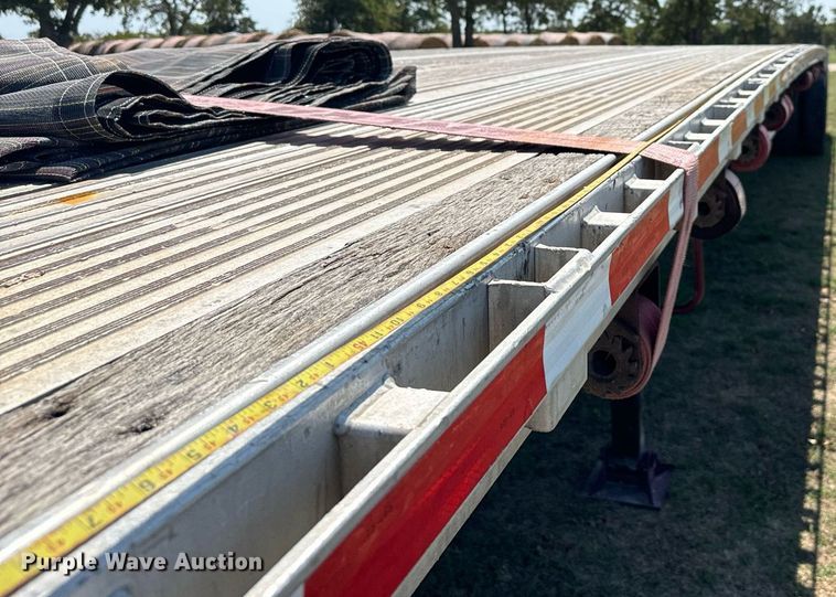 image for item IE9104 1998 Reitnouer  flatbed trailer