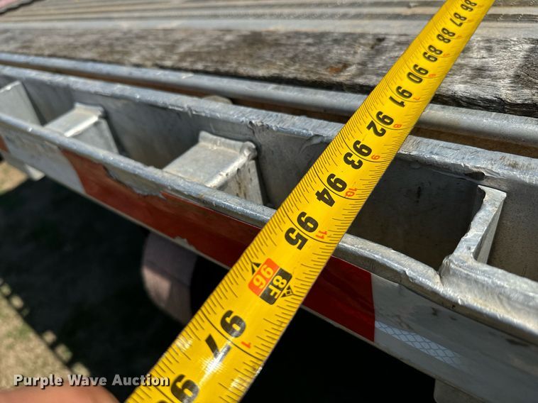 image for item IE9104 1998 Reitnouer  flatbed trailer