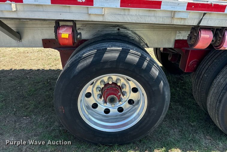 image for item IE9104 1998 Reitnouer  flatbed trailer