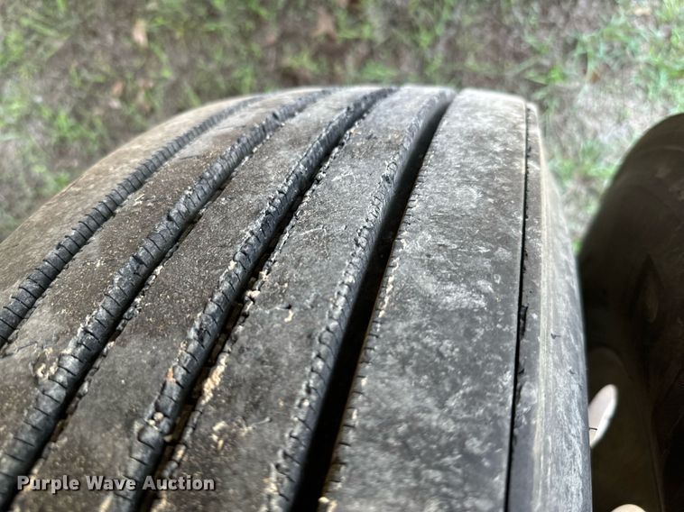 image for item IE9104 1998 Reitnouer  flatbed trailer