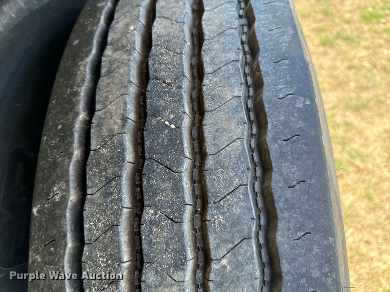 image for item IE9104 1998 Reitnouer  flatbed trailer