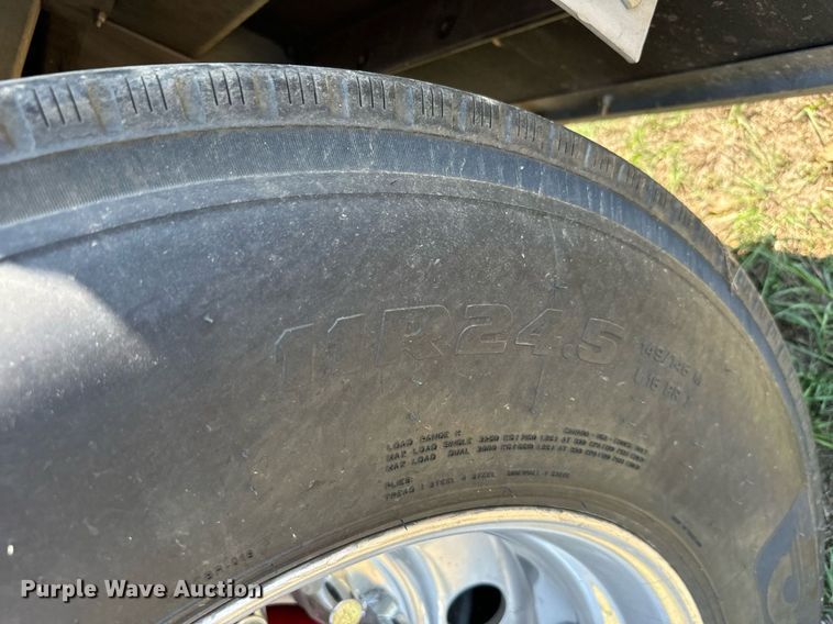 image for item IE9104 1998 Reitnouer  flatbed trailer