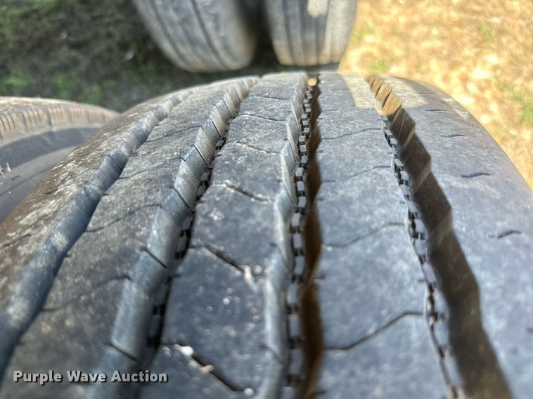 image for item IE9104 1998 Reitnouer  flatbed trailer