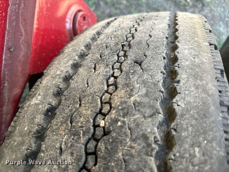 image for item IE9104 1998 Reitnouer  flatbed trailer