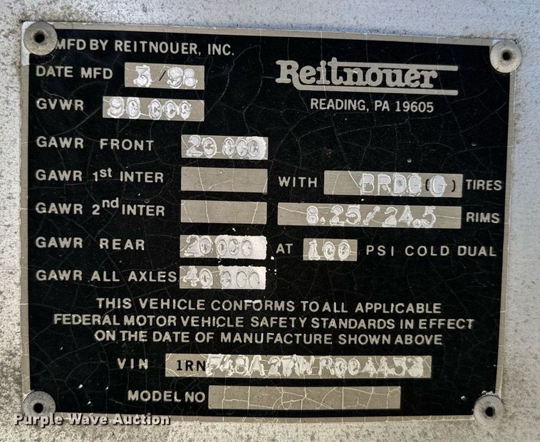 image for item IE9104 1998 Reitnouer  flatbed trailer
