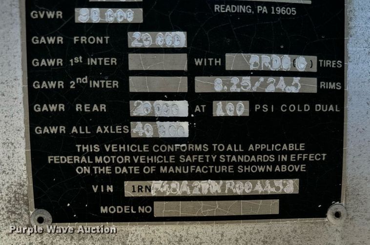 image for item IE9104 1998 Reitnouer  flatbed trailer