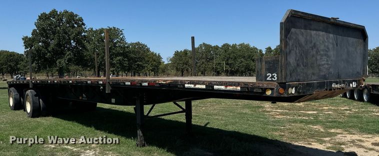 image for item IE9105 2002 Lufkin flatbed trailer