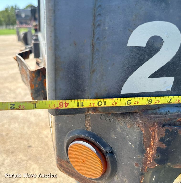 image for item IE9105 2002 Lufkin flatbed trailer