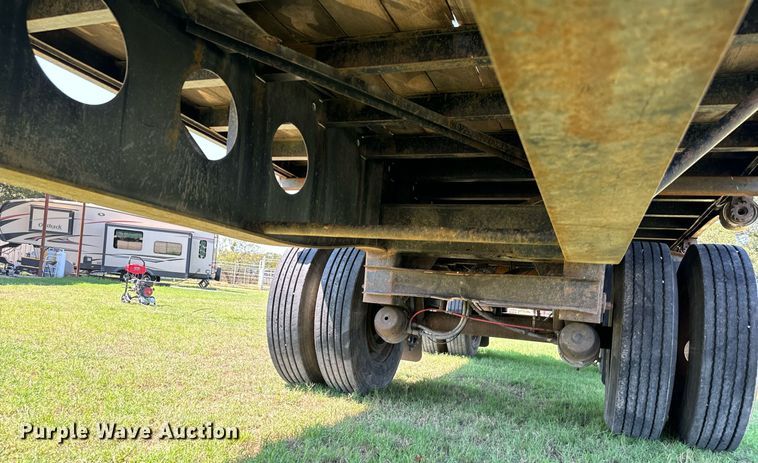 image for item IE9105 2002 Lufkin flatbed trailer