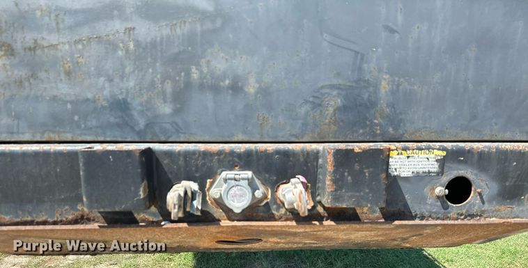 image for item IE9105 2002 Lufkin flatbed trailer