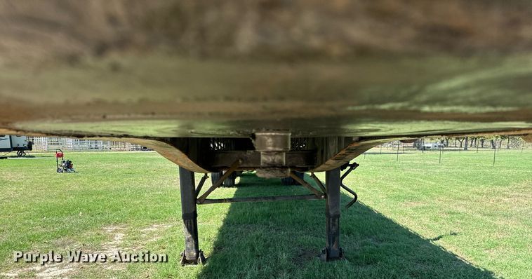 image for item IE9105 2002 Lufkin flatbed trailer