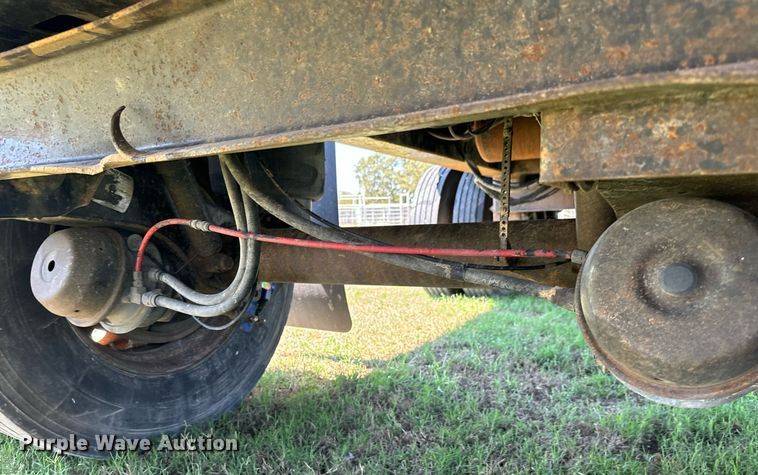 image for item IE9105 2002 Lufkin flatbed trailer